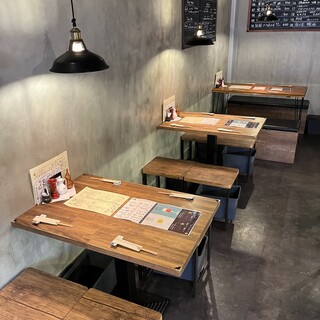 適合單人放鬆的空間，無論是小酌、家庭聚餐或約會都非常合適◎