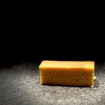 くるますし - タマ（ギョクって発音嫌いなんで）。 ここのタマは、しっとりとして量感がたっぷりのタイプ。 芝海老のフレーバーもしっかり。 これのために、もう一杯もらうか（酒ね）いつも悩む。