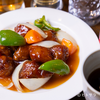 A casual restaurant where you can enjoy authentic Chinese cuisine with a rich personality