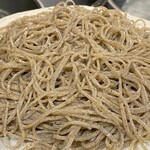 そば くら富 - 牡丹蕎麦(北海道)玄挽きぐるみ+丸抜きの粗挽き