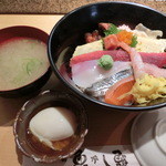 魚がし鮨 - ランチちらし寿司750円