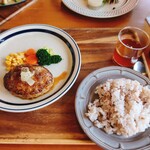 CROCE&Co season2 - 相方さんが食べたハンバーグはふわっと柔らかで和風のオニオンソース良いお味でしたよ～