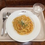 イタリアントマトカフェジュニア - モッツァレラチーズのトマトクリームソースパスタ