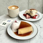 PASS COFFEE - 桜アイスのせプリン、自家製ティラミス＋いちご、カフェラテ ( HOT )♡