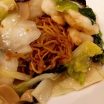 侑膳 - 麺はカリカリ細め