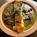 maholova - あいがけカレー、牛すじと、グリーンカレー