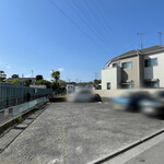 豊閣 - 広々とした専用駐車場