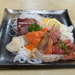 かねまつ食堂 - 以前と比べ盛り付けが…華やかさが落ちてる感じ…鮮度の良さは変わらず抜群‼︎ 2023/12/23