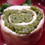懐石カフェ 蛙吉 - 14年2月　おいなりさん
      茶蕎麦を巻いたもの
      