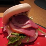 懐石カフェ 蛙吉 - 14年2月　カリカリの揚げがアクセントになっている稲荷バーガー