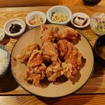 隈本総合飲食店 MAO - 唐揚げ以外にも小鉢付きなのが嬉しい