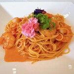 レストラン マリエフローラル - 料理写真:海老のトマトクリームパスタ