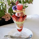 レストラン マリエフローラル - 心ときめく苺パフェ