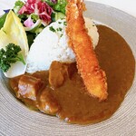 レストラン マリエフローラル - 富士桜ポークのカレー サラダ添え 海老フライトッピング