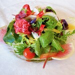 レストラン マリエフローラル - エディブルフラワーのサラダ はちみつのドレッシングと共に