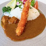 レストラン マリエフローラル - 富士桜ポークのカレー サラダ添え 海老フライトッピング