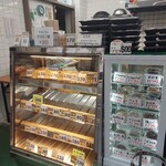 北井商店 - 店内のショーケース