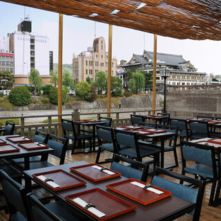 Summertime deck seats with a panoramic view of the Kamo River!