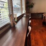 かきのは - 窓際のカウンター席からは金山を一望