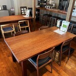 かきのは - 当店自慢の大きなテーブルは温もりを感じられます