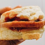 ぱん屋 - ソーセージチーズのスコーンサンド