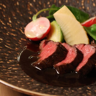 A unique fusion of Japanese and French cuisine cuisine made by an experienced owner.