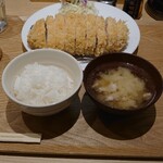 Tonkatsu Narikura - リブロース(300g)､ご飯､豚汁