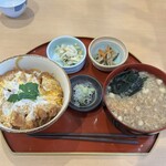 Tsuru kichi - ランチ　B.かつ丼＋たぬきそば　2023/12/25