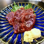 Washoku Izakaya Jintokuya - 鯨刺し。柔らかくて美味しい