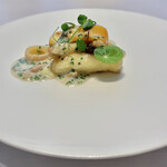 レミニセンス - ソースの美味しさもフレンチの醍醐味です、最近お気に入りのナスタチームを加えるとお料理に動きを感じられます。