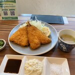 お出汁とお魚 スズノネ - 日替り鰺フライ ソース・タルタル・塩