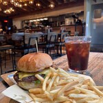 SMOKEHOUSE - 『Texas Smokey Burger¥2,380』
                ※lunch タヒチグリーンアイスティー・NOZY COFFEE