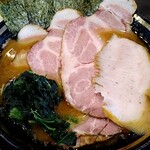 王道家直系 家系ラーメン がく - 