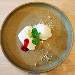 ALTO TORRE - パンナコッタと洋梨のジェラート