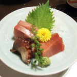 藤吉 - あんこうの会(7000円)の刺身盛り合せ。ぶり、たこ、まぐろ