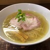 Raamen Sando - シャモロックと比内地鶏な塩ラーメン800円税込黄金に輝いてます！