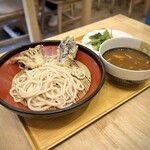 武蔵野 伝統の味 涼太郎 - ■ハーフカレーつけめん L（3玉）ミニサラダ付き ￥879
■なす天 ￥140
■マイタケ天 ￥180