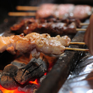 日向備長炭で焼き上げる、大山どりの旨味を閉じ込めた逸品を堪能