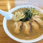 中華そば こうた - 肉そば ¥1150 昔よく食べた東京醤油とんこつっぽいスープ、味も素っ気もない麺、旨味の抜けたチャーシュー…