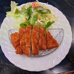 ちとせ - 令和6年4月 ランチタイム(11:30〜14:30)
本日のサービスランチ 税込1100円
上ロースとんかつ、サラダ、小鉢、冷奴、ご飯、みそ汁、漬けもの