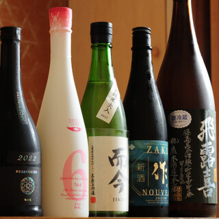 レアな銘柄の日本酒や、鮨と好相性の厳選ワインで愉しいお食事を