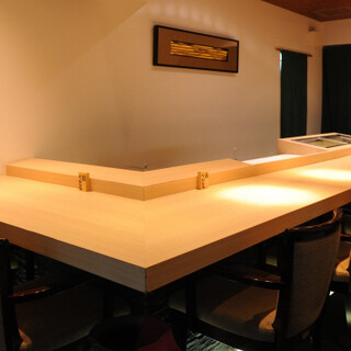 和モダンな店内で過ごす特別な時間。完全個室もご用意あり