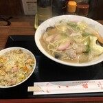 中華料理 龍 - タールー麺¥850 ランチ炒飯¥150