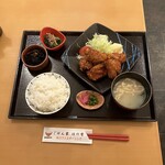 Gohan Ya Honoka - 鶏のから揚げ定食（赤）