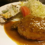 なか乃 - 日替わりランチ７００円カキの殻焼き＋ハンバーグのカレーソース