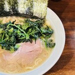 ラーメン 洞くつ家 - ラーメン＋ほうれん草多め＋油少なめ