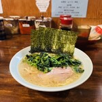 ラーメン 洞くつ家 - ラーメン＋ほうれん草多め＋油少なめ