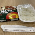 Hotto Motto - ご飯のみ140円をテイクアウトしてレトルトカレーを。