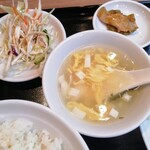 Nixi Shou Wa Xashou - スープも美味しい　杏仁豆腐美味しい　サラダは硬くてちょっと乾きぎみ