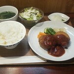 Kitchen blue grove - 牛挽肉と里芋のクロケット　ダイストマト入りポールスタアソース